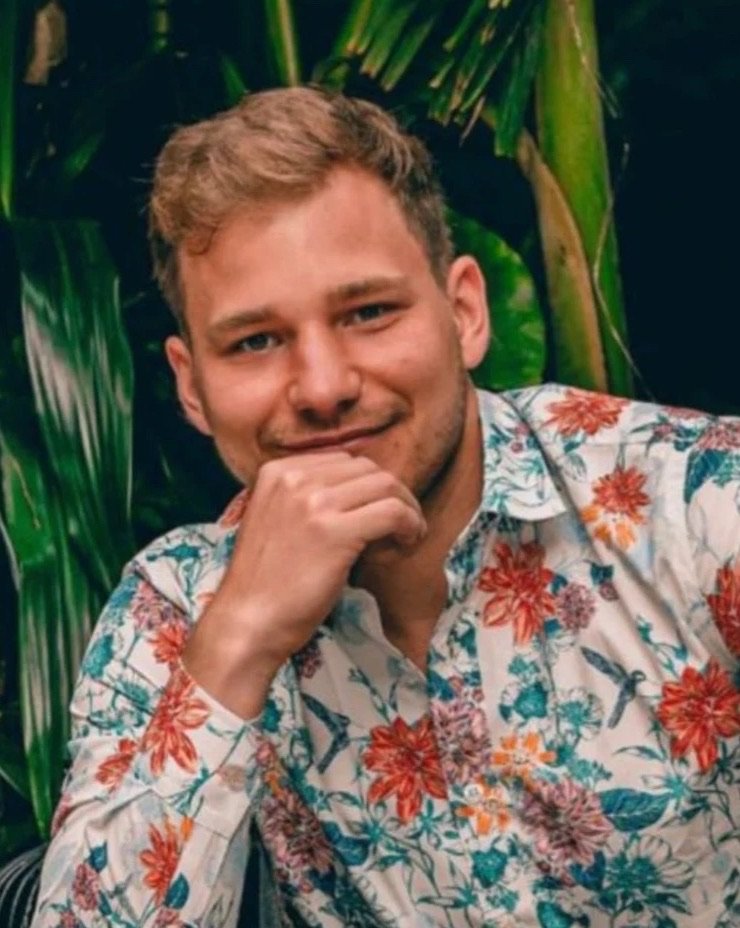Oliver Glozik, hypnotist, breathwork facilitator and coach